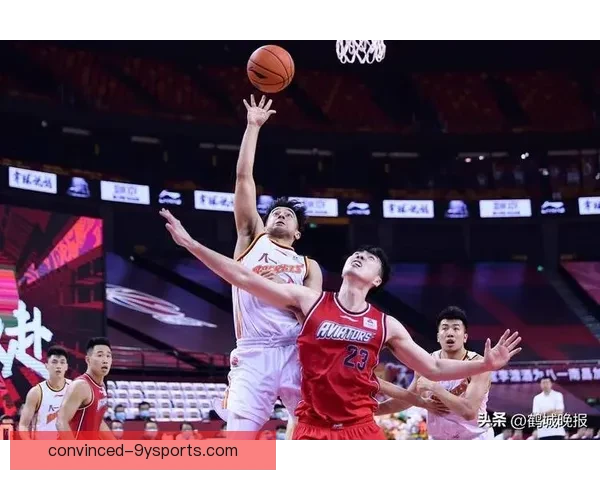 中国男篮力克强敌晋级决赛展现团队全新风貌与拼搏精神赢得球迷热烈喝彩 中国男篮力克强敌晋级决赛展现团队全新风貌与拼搏精神赢得球迷热烈喝彩