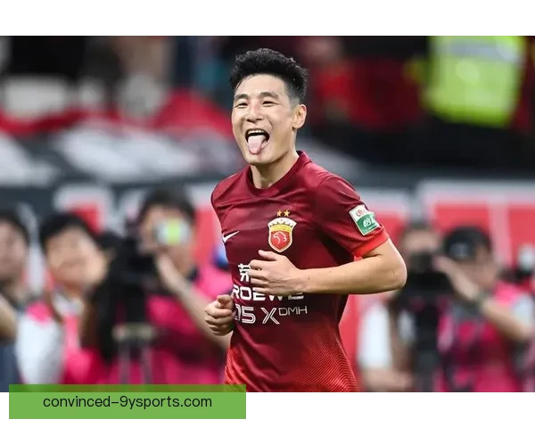 中国足球迎来新篇章，年轻球员崭露头角，联赛竞争激烈引发关注